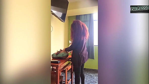 Convencí a una mujer madura para tomar algo, mientras su marido está de viaje; finalmente se puso cachonda y dejó coger con facilidad.