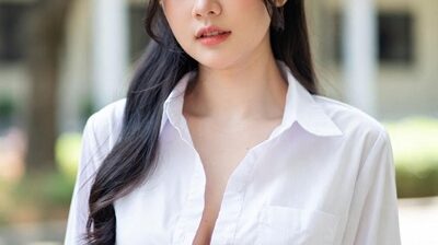 หีนักศึกษาสาวมัธยมปลาย: แอบเย็ดกับพี่ชายข้างบ้านตอนพ่อแม่ไม่อยู่